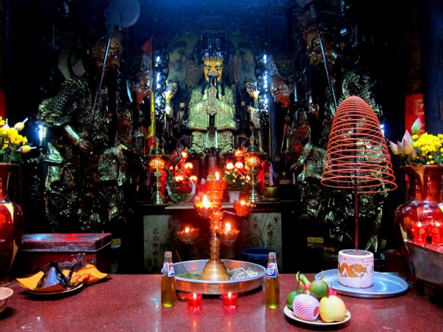 Interior of the Jade Emperor's Pagoda