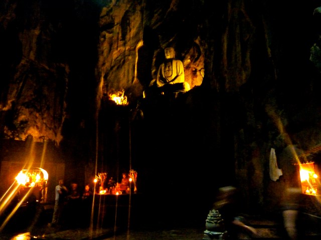 The seated Buddha in the Huyen Khong Cave 