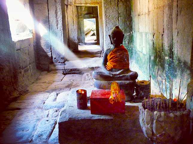 Buddhist deity worship - Angkor Wat