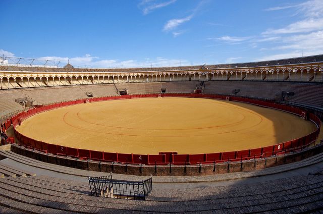 1280px-Seville_bullring01