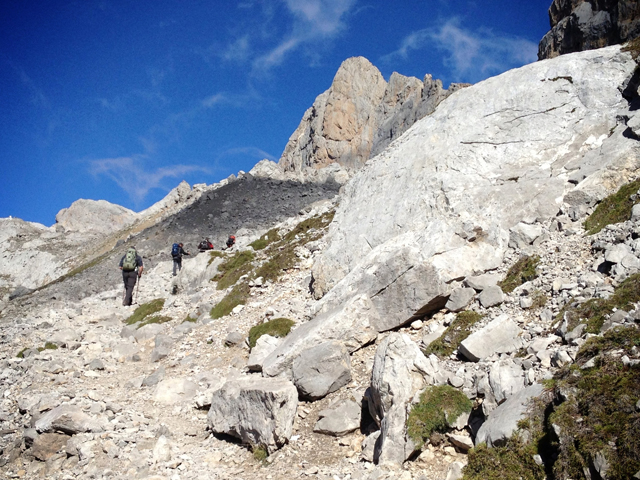 Nearing Torre de los Horcados de Rojos
