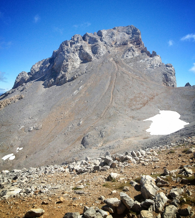 The ascent route on Pena Vieja
